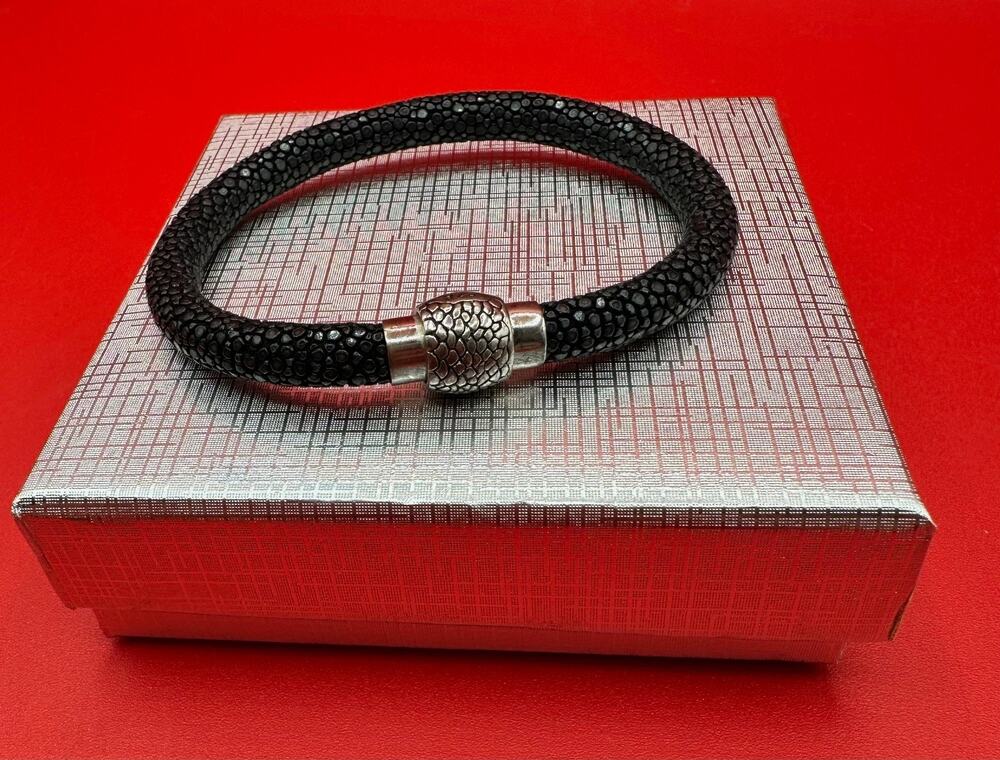 Alan K. Sterling Silver And Textured Scale Stingray Black Leather Bracelet 6.5"